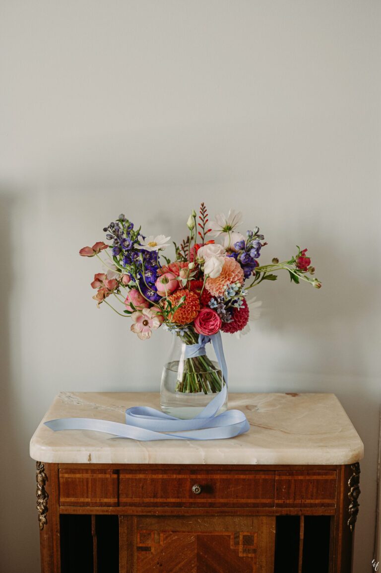 Butkiet ślubny z pracowni florystycznej Wykwitnie.